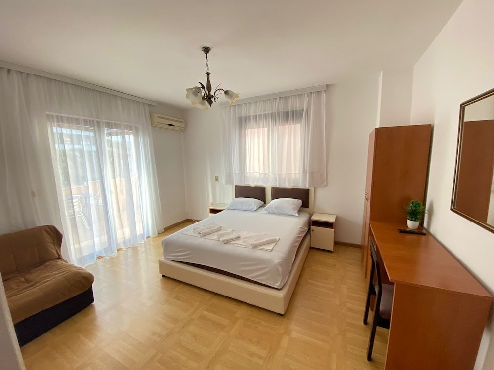 Standard Triple room with balcony Adriatic Apartment