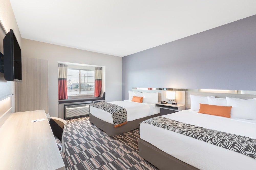Standard room Microtel Inn & Suites By Wyndham Perry
