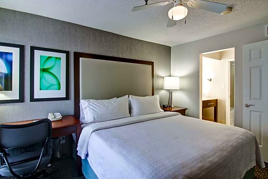 Двухместный люкс Premium c 1 комнатой Poplar Inn and Suites