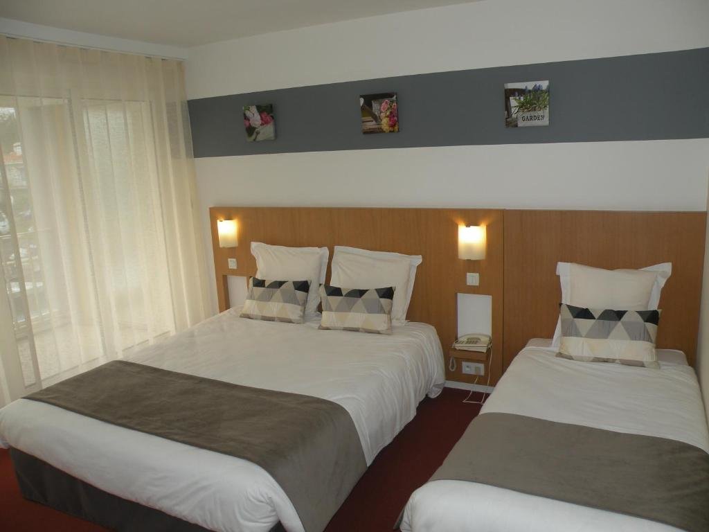 Comfort Triple room with balcony Logis L'Espadon