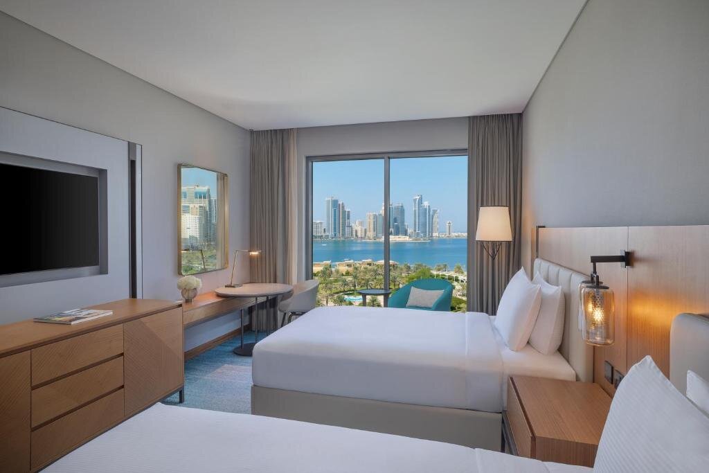 Двухместный номер Superior с видом на воду DoubleTree by Hilton Sharjah Waterfront Hotel And Residences
