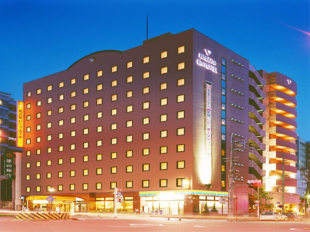 Кровать в общем номере Nagoya B's Hotel