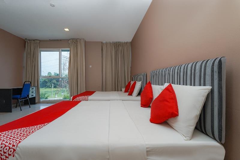 Четырёхместный люкс Super OYO 90729 New Bangi Gateway Hotel