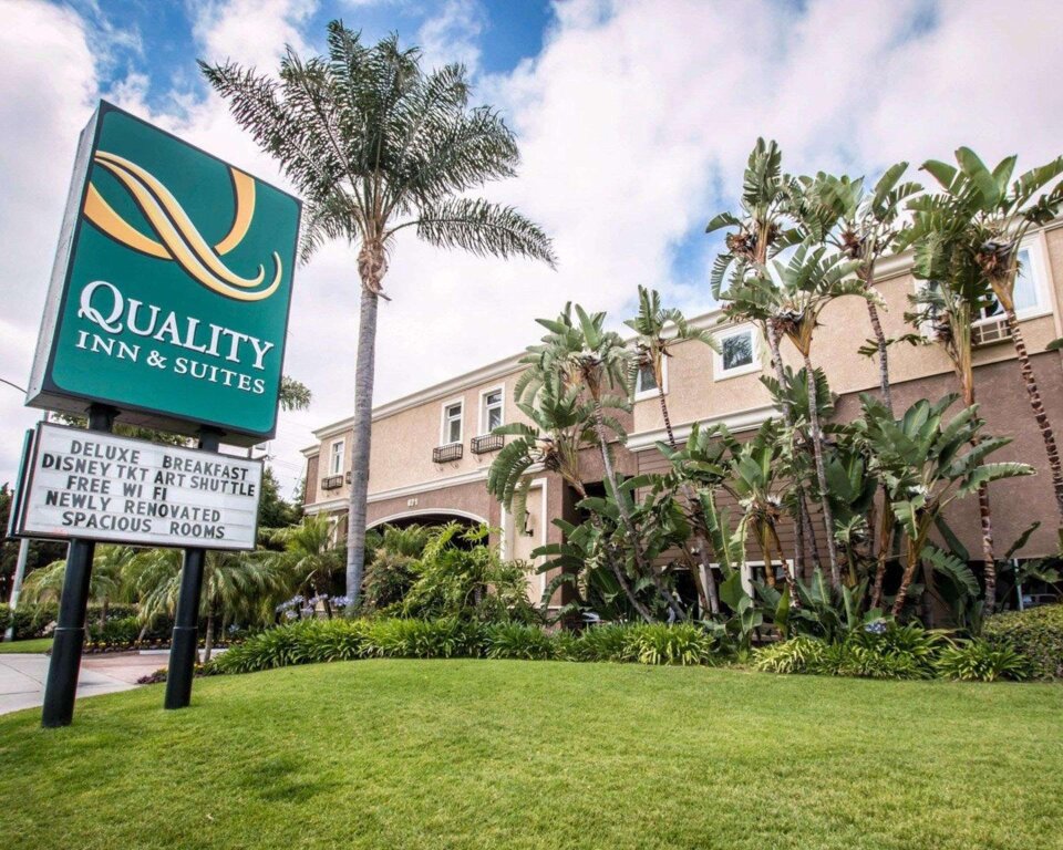 Кровать в общем номере Quality Inn & Suites Anaheim Maingate