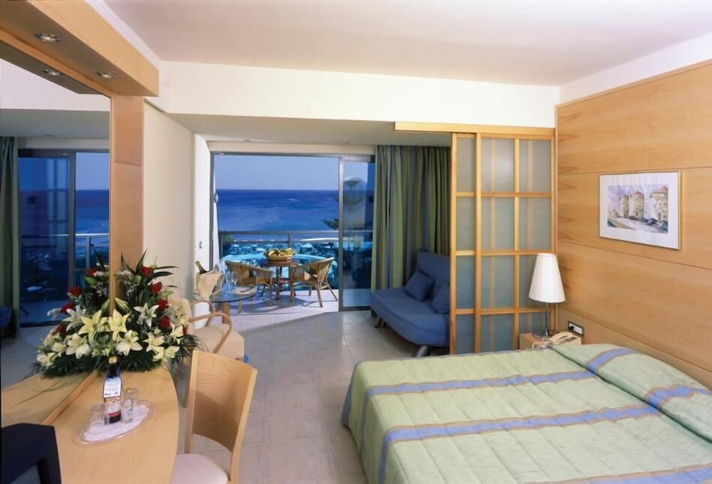 Трёхместный номер Standard с балконом и с видом на море Calypso Beach Hotel
