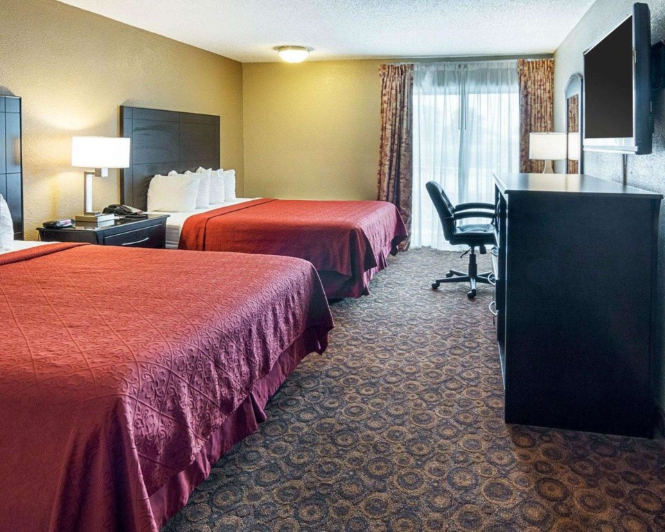 Standard Quadruple room Quality Inn Magnolia
