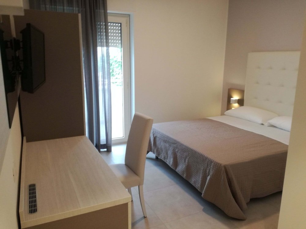 Komfort Vierer Zimmer mit Balkon Hotel Settibi