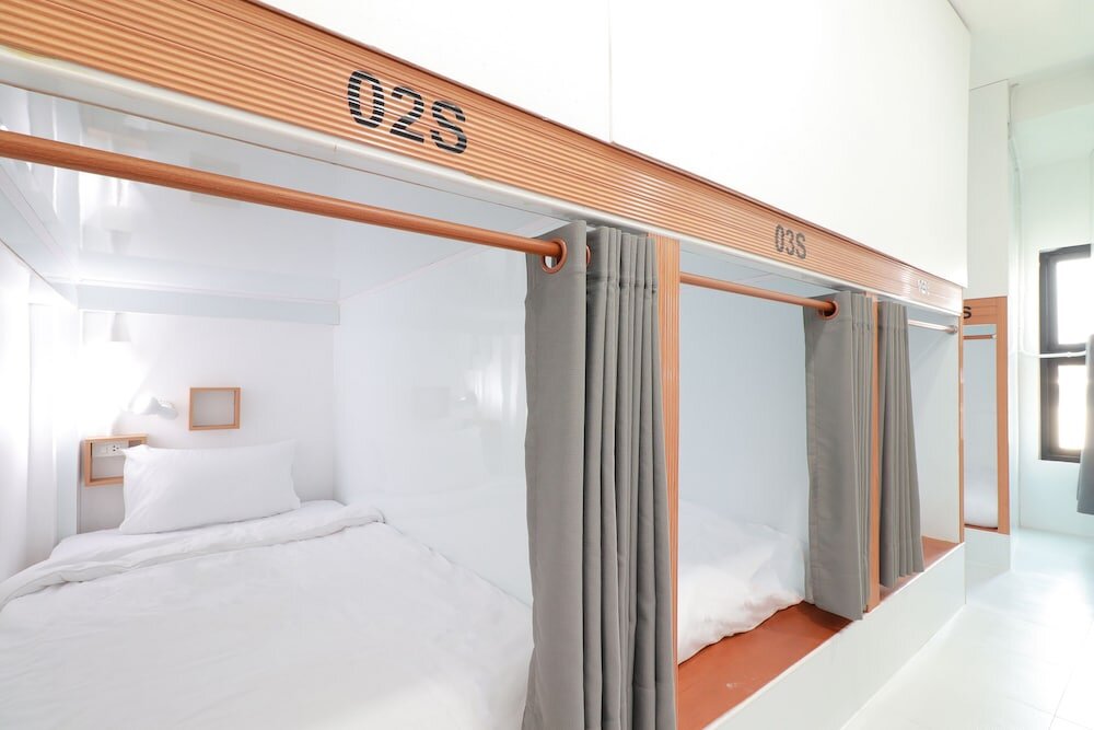 Кровать в общем номере (мужской номер) OYO 544 Sleep Sloth Hostel