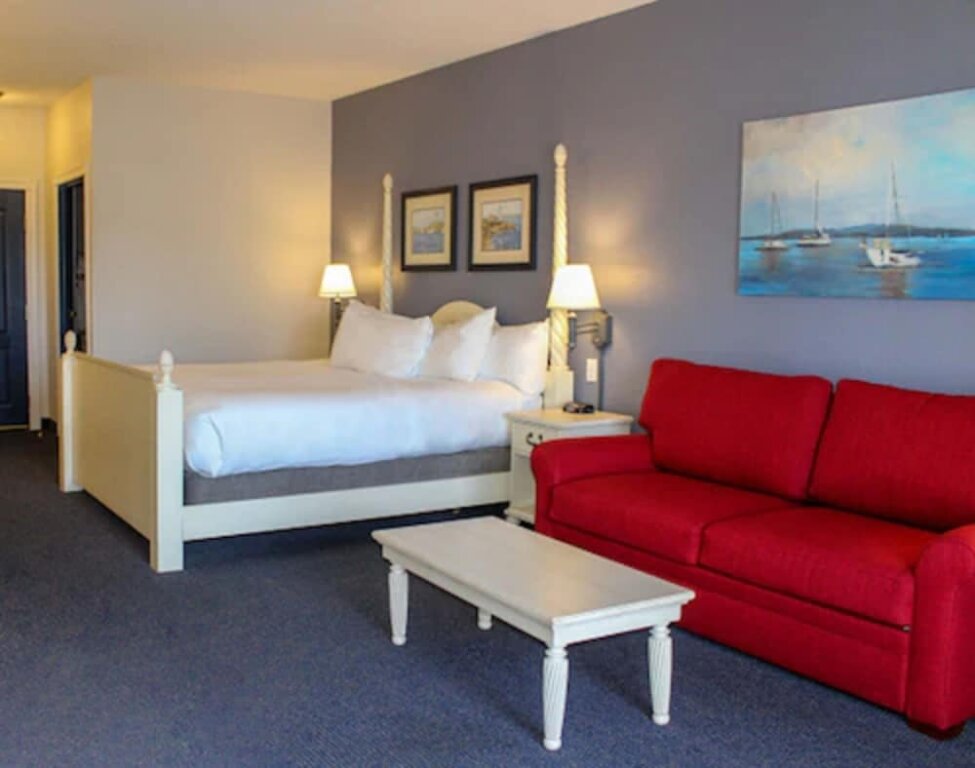 Двухместный люкс с видом на озеро Blue Harbor Resort & Spa