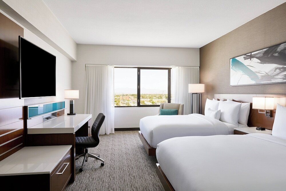 Четырёхместный номер Standard Delta Hotels by Marriott Phoenix Mesa