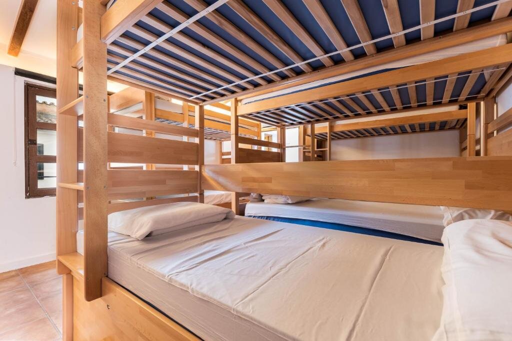 Кровать в общем номере Urban Hostel Palma - Albergue Juvenil - Youth Hostel