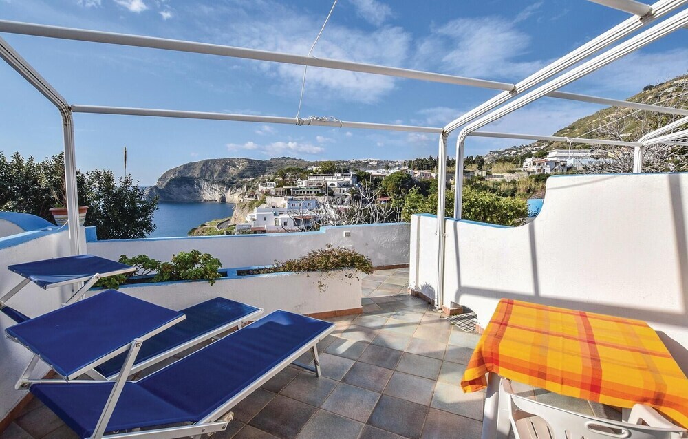 Amazing Apartment in Sant´angelo D´ischia With 1 Bedrooms and Wifi Серрара