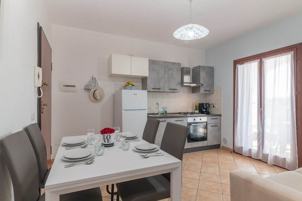 Olbia Mare Apartment 奥尔比亚