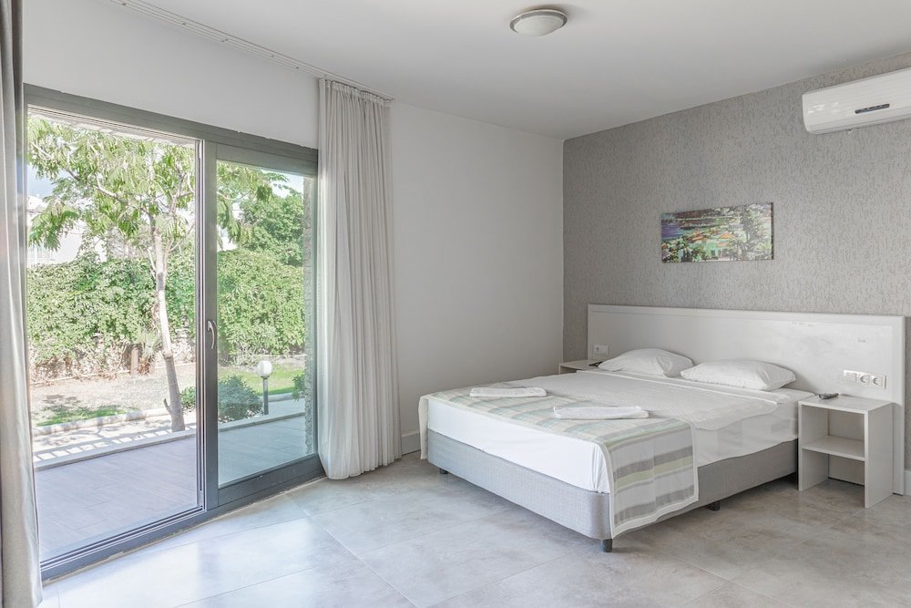 2 Bedrooms Comfort Apartment Zef Residence