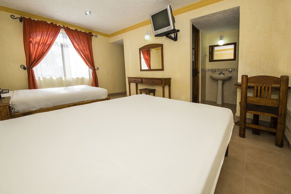 Четырёхместный номер Standard OYO Hotel La Glorieta ,Huichapan ,Balneario Camino Real