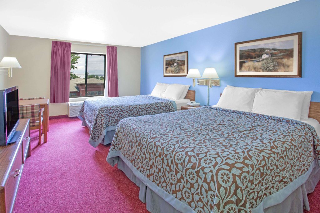 Standard Vierer Zimmer Days Inn by Wyndham Madison NE/Windsor