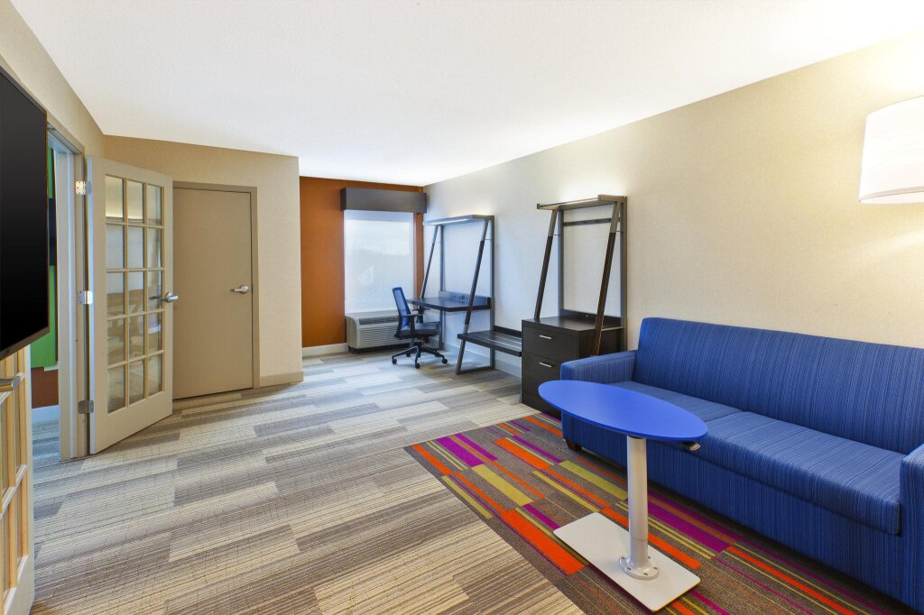 Двухместный люкс c 1 комнатой Holiday Inn Express Hotel & Suites Chicago-Midway Airport, an IHG Hotel