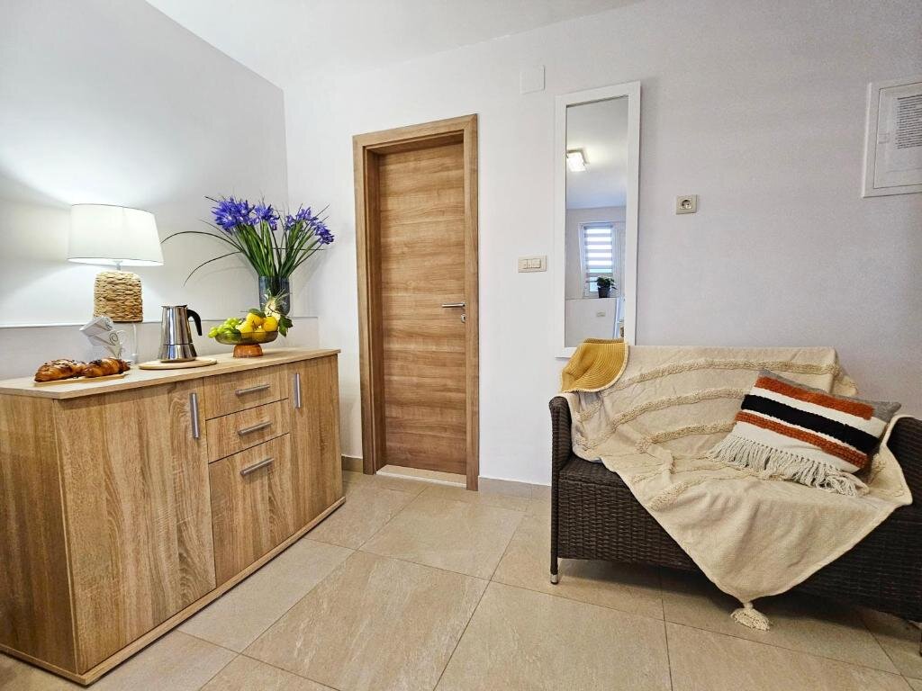 3 Bedrooms Cottage Guest House Bona Dea - Trogir Area