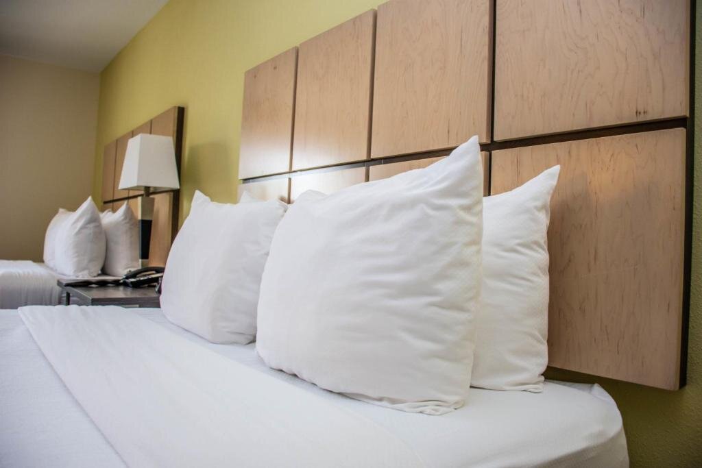 Четырёхместный люкс Candlewood Suites : Overland Park - W 135th St, an IHG Hotel
