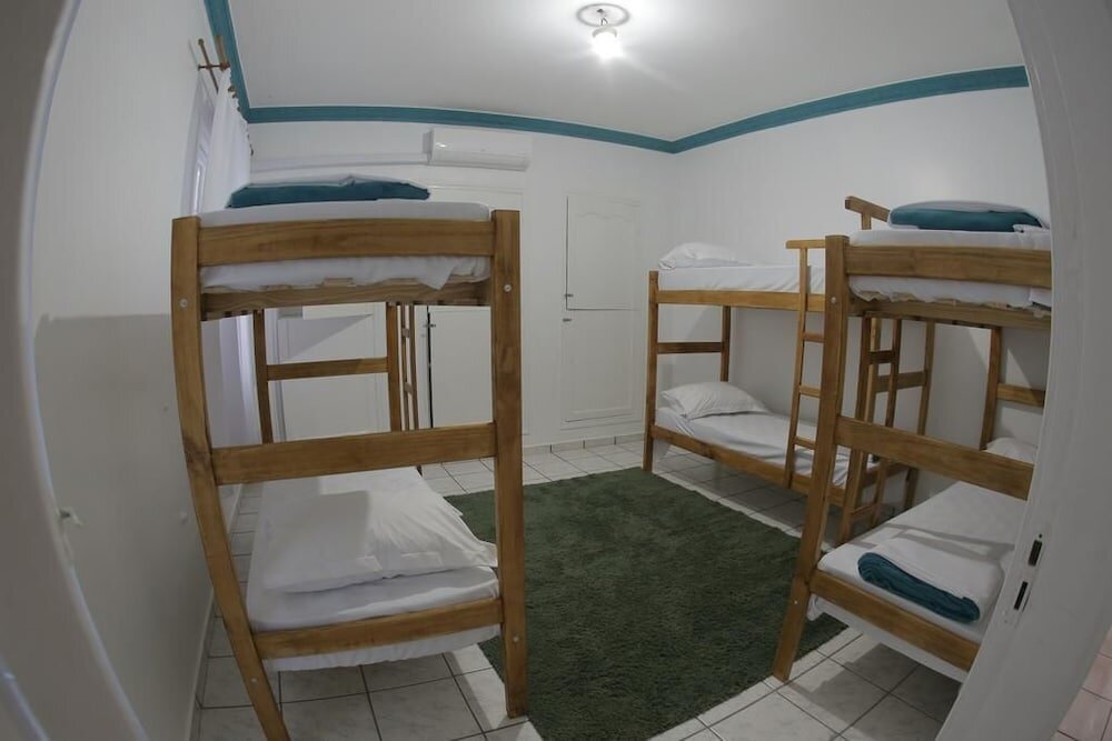 Кровать в общем номере (мужской номер) Pousada - Aqui Hostel