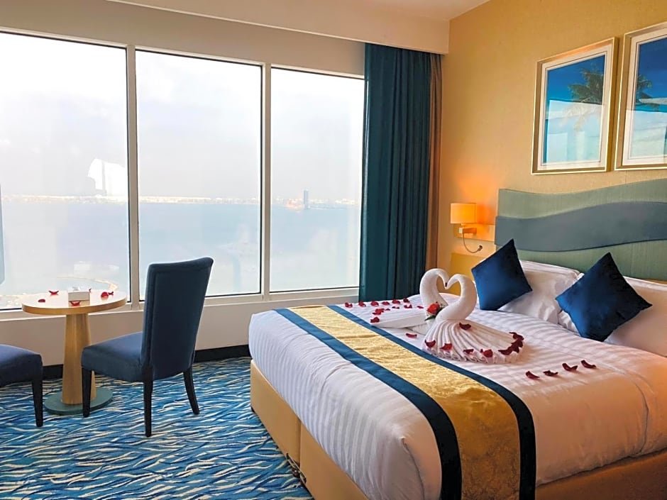 Deluxe room Harbour Suites Hotel