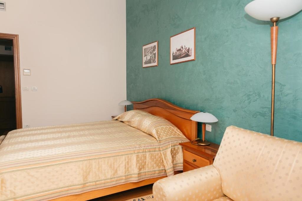Standard Dreier Zimmer mit Balkon Hotel Spongiola