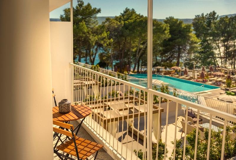 Standard Quadruple room with balcony and with partial sea view HVAR PLACESHOTEL