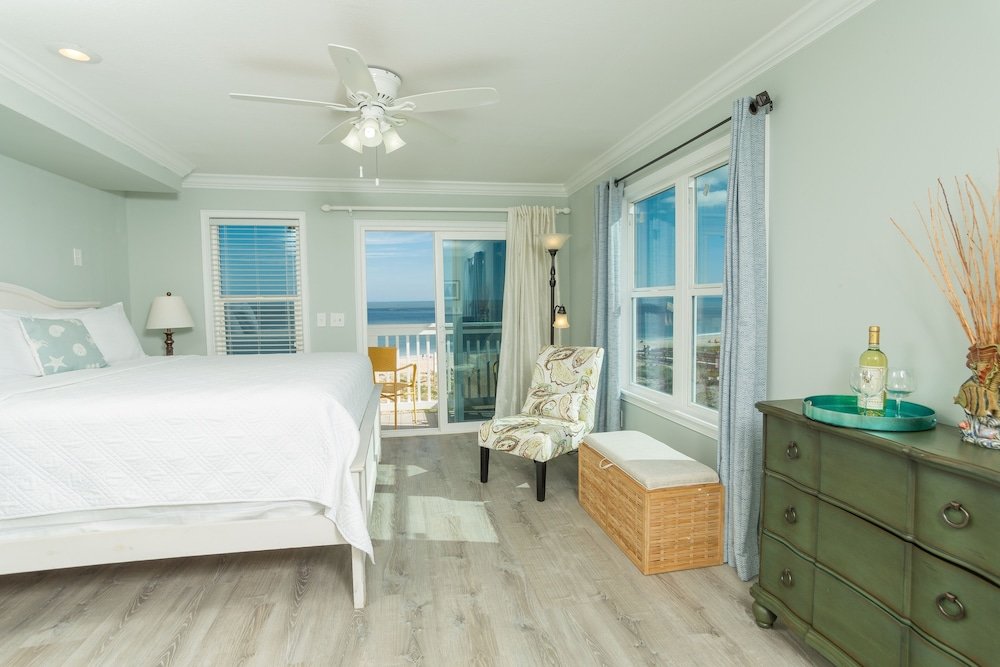 Студия с балконом и с красивым видом из окна The Saint Augustine Beach House