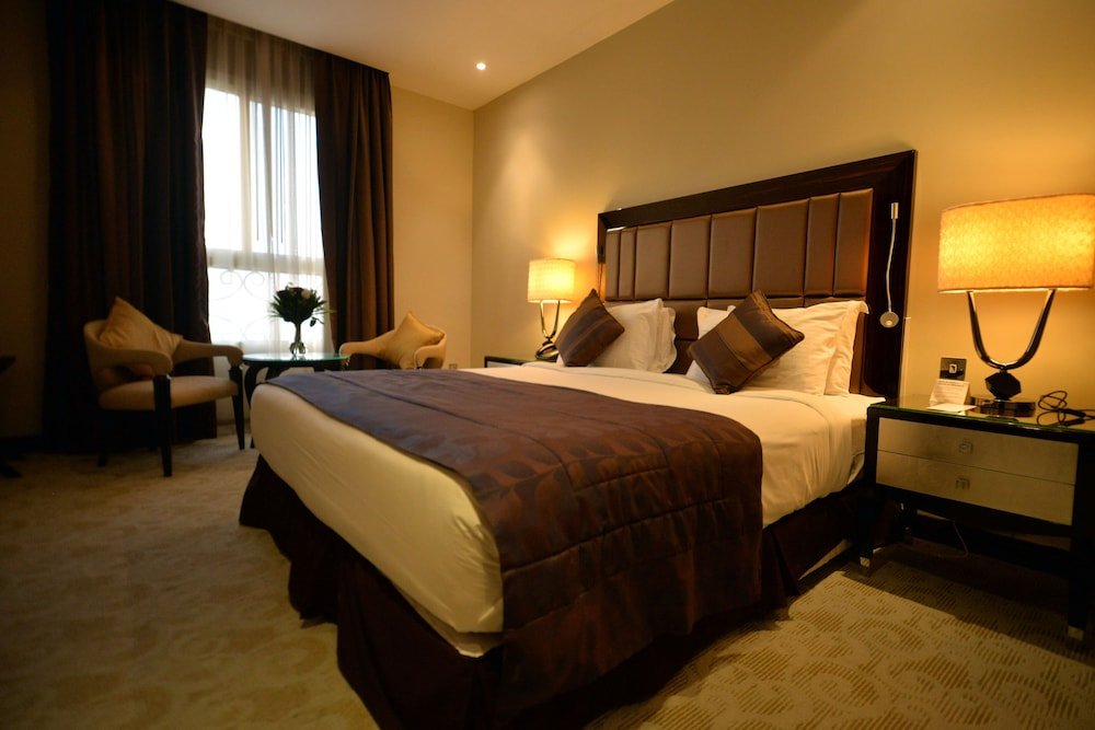 Grand Deluxe Double room Strato Hotel By Warwick
