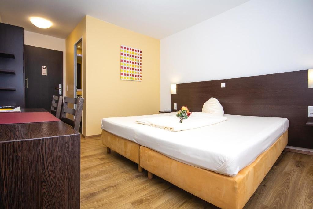 Standard room iQ-Hotel