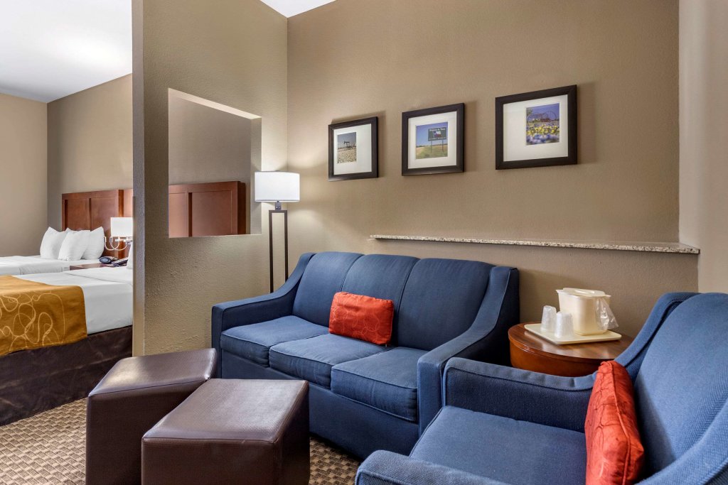 Quadruple Suite Comfort Suites Near Texas A&M Corpus Christi