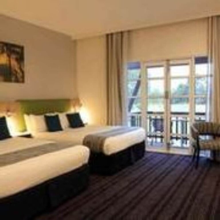 Standard Quadruple room Novotel Swan Valley Vines Resort