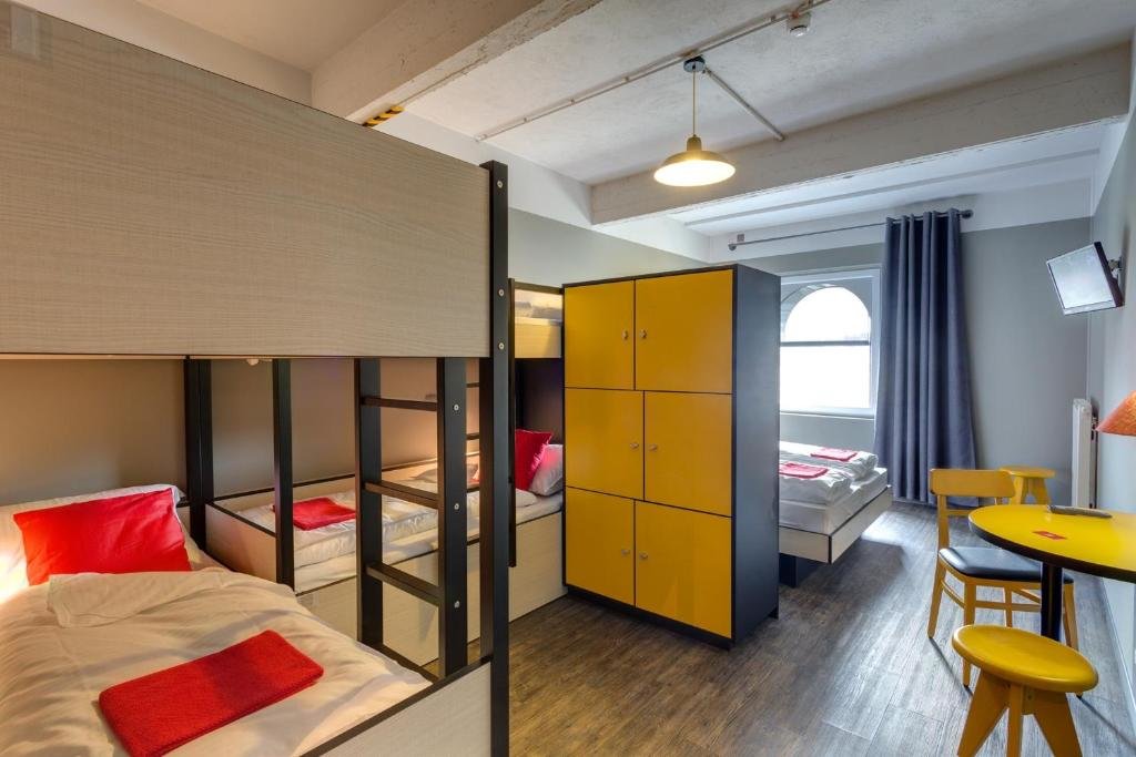 Кровать в общем номере (женский номер) MEININGER Hotels Bruxelles City Center