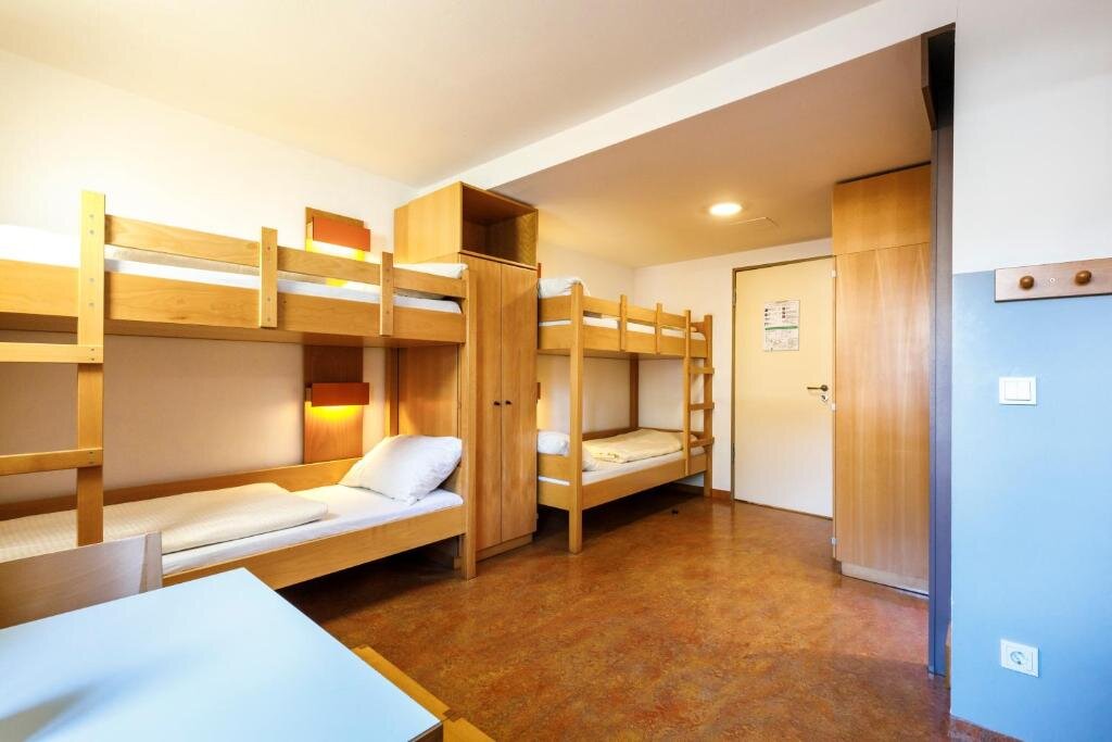 Номер Standard с 6 комнатами DJH Garmisch- Partenkirchen - Hostel