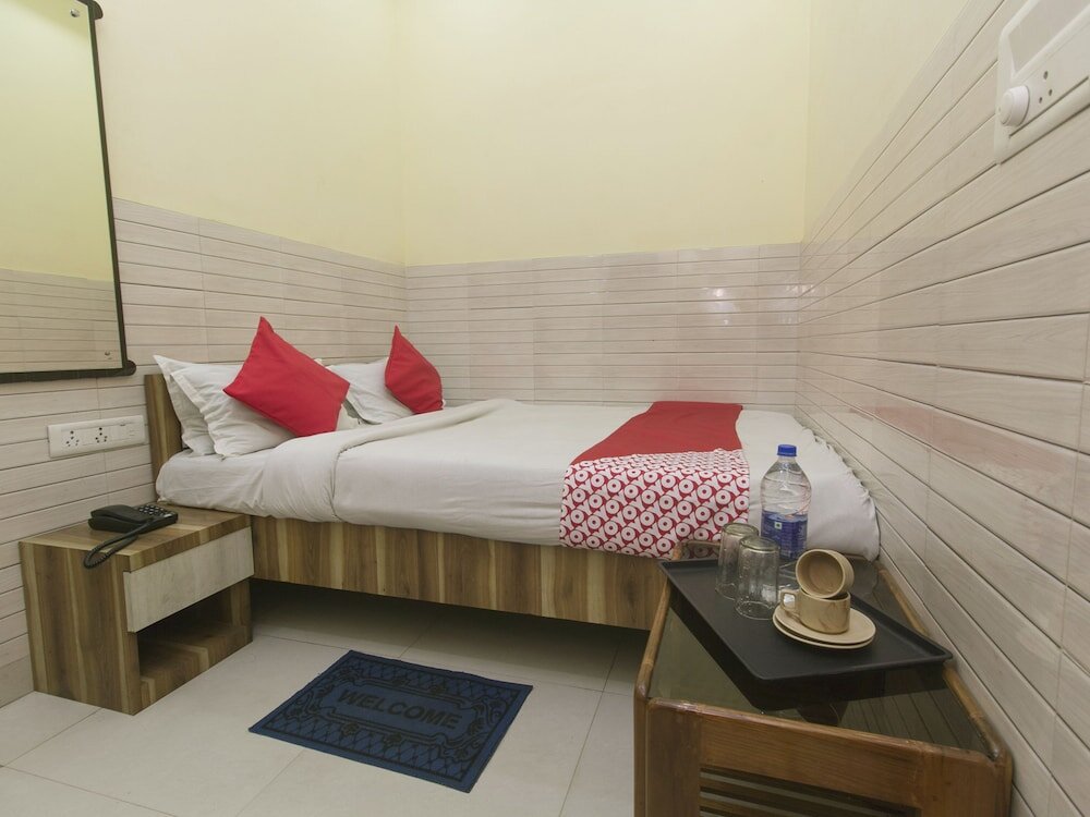 Standard room OYO 16792 Bidhan Plaza