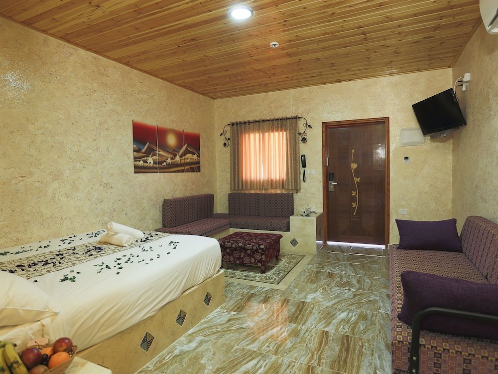 Suite 1 dormitorio con balcón Biankini Village Resort Dead Sea