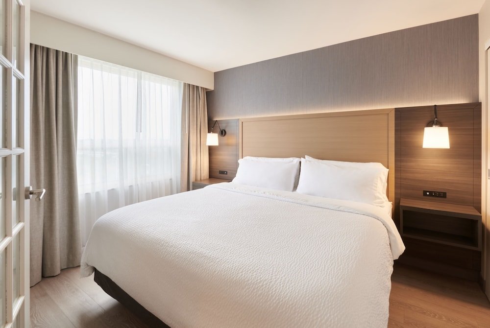 Номер Premium Holiday Inn Hotel & Suites Ottawa Kanata, an IHG Hotel