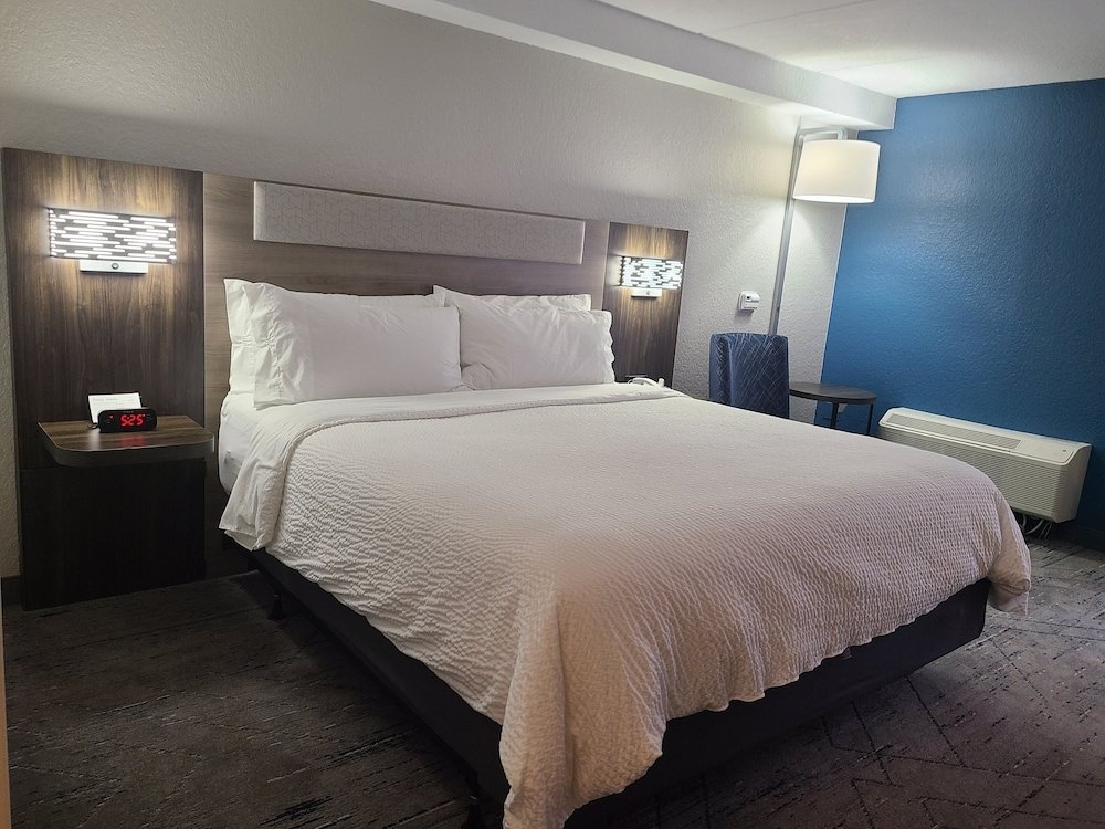 Standard room Holiday Inn Express & Suites Ft. Lauderdale N - Exec Airport, an IHG Hotel