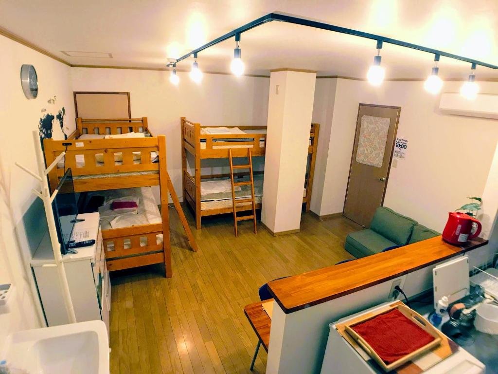 Standard Family room Guesthouse LuLuLu 無料朝食 街まで路面電車8分 コンビニ隣