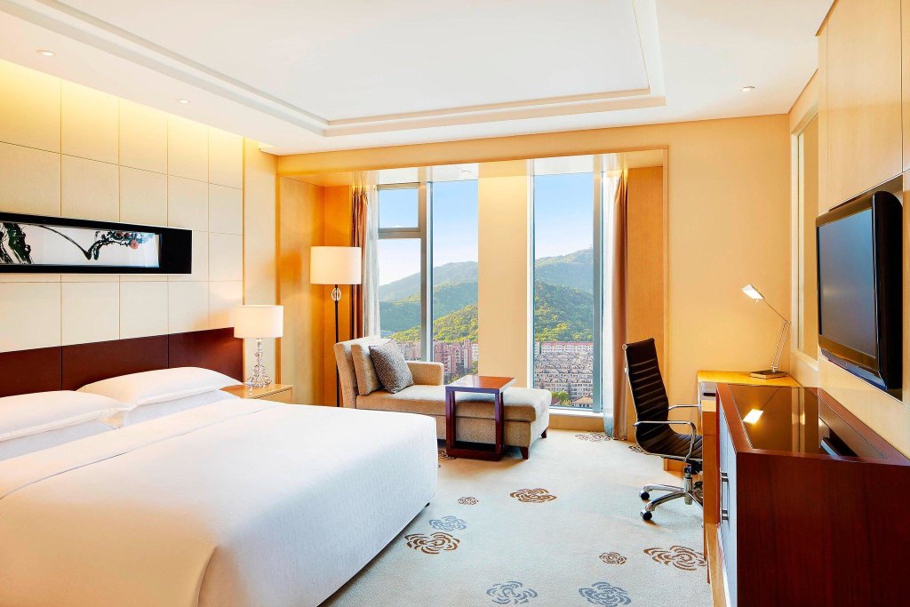 Двухместный номер Business с видом на горы Sheraton Wuxi Binhu Hotel