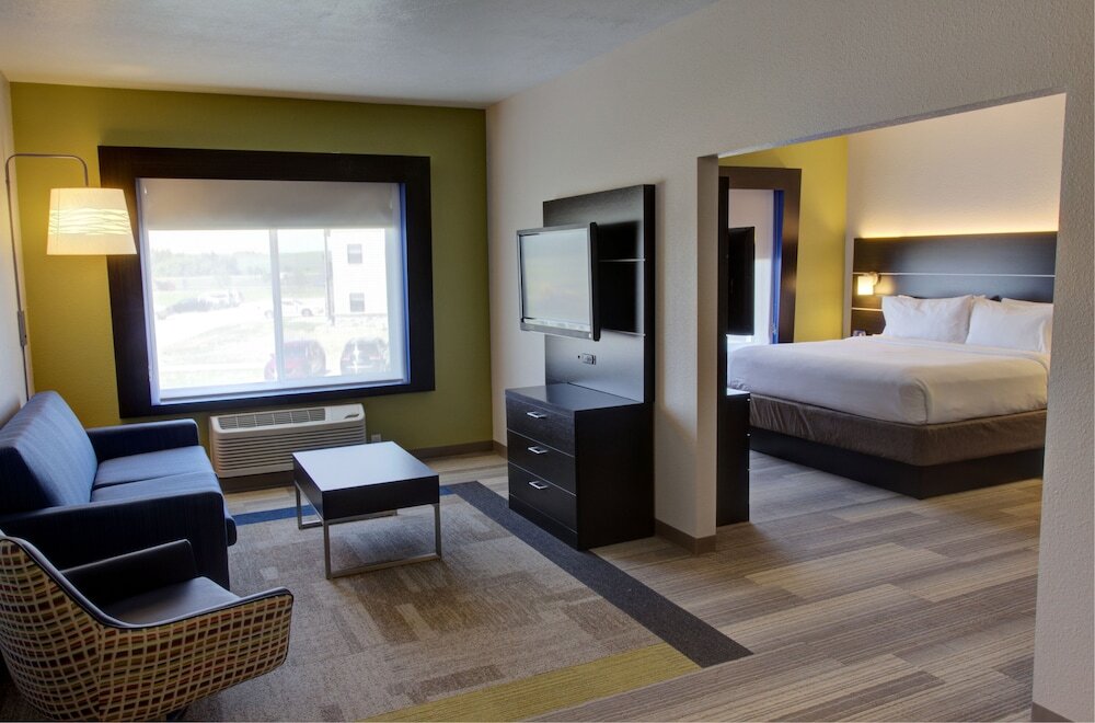 Люкс Executive с 2 комнатами Holiday Inn Express & Suites Le Mars, an IHG Hotel