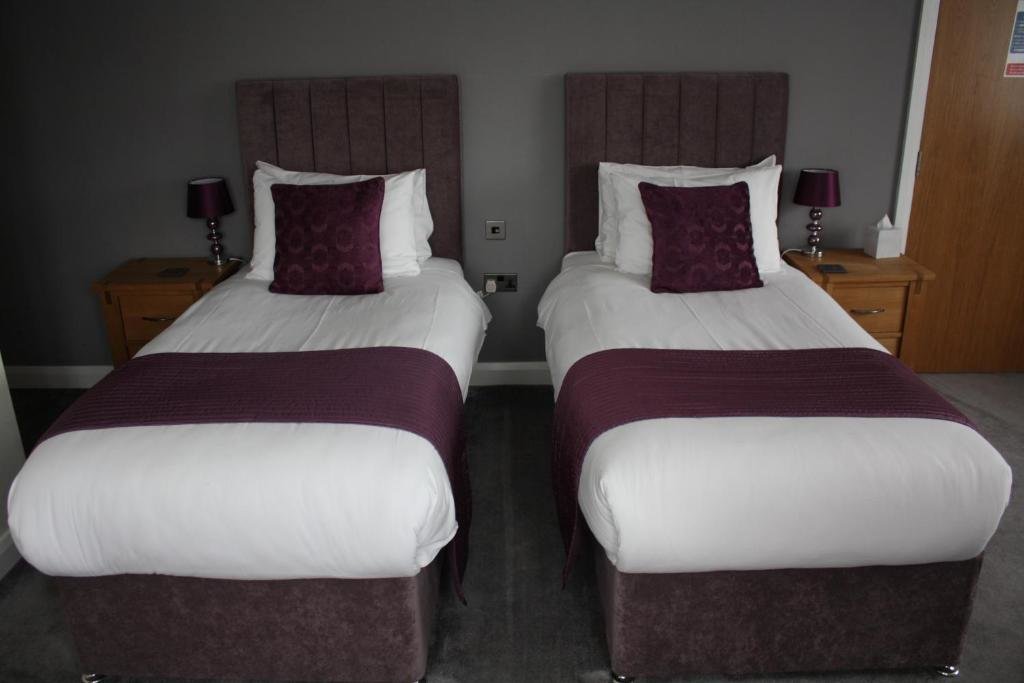 Standard Double room with lake view Charnock Farm Motel