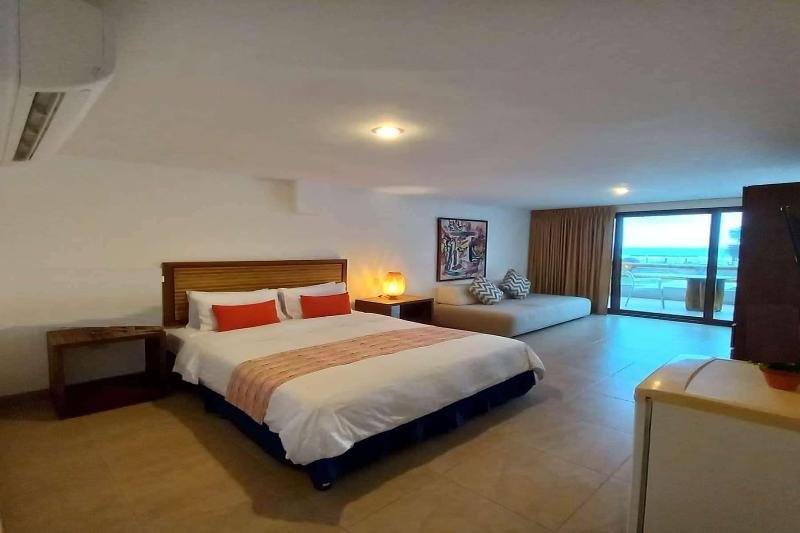 Deluxe Double room with balcony and with ocean view Howard Johnson by Wyndham Montanita