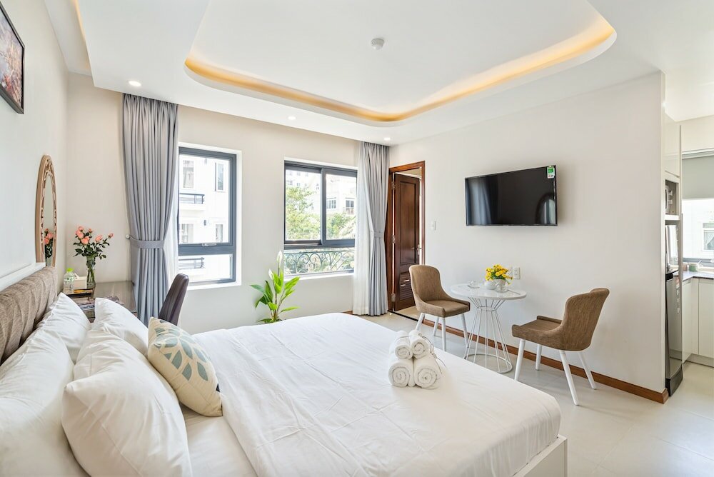 Deluxe Double room with street view The Royal Hotel & Apartment - Phu My Hung