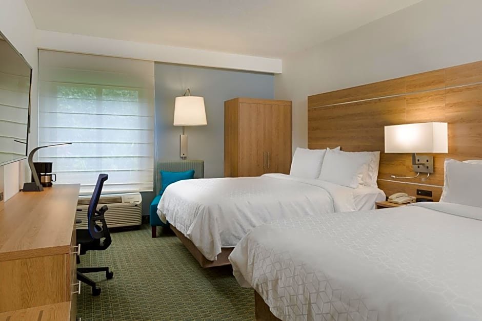Standard Vierer Zimmer mit Poolblick Holiday Inn Express San Jose Costa Rica Airport, an IHG Hotel