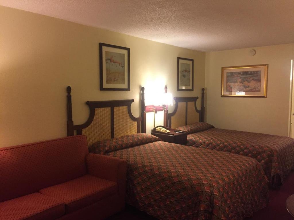 Standard Zimmer Maple Leaf Inn & Suites