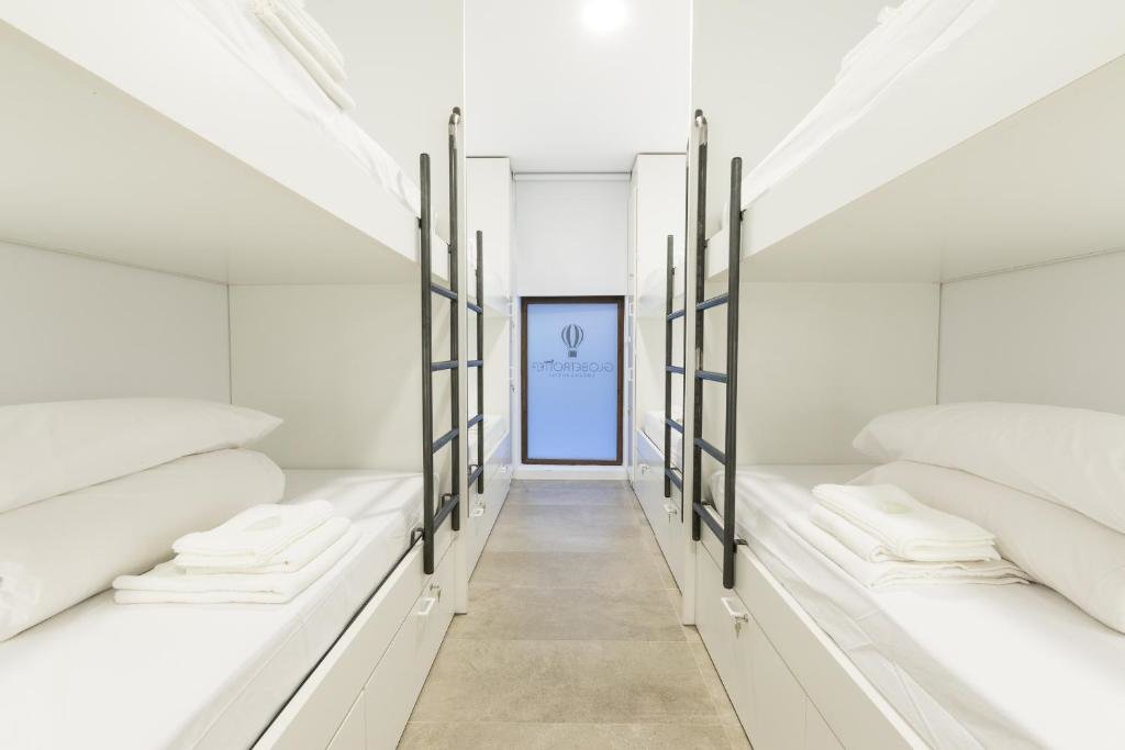 Кровать в общем номере Globetrotter Hostel