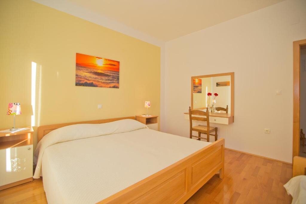 1 Bedroom Apartment with sea view Villa Malisko