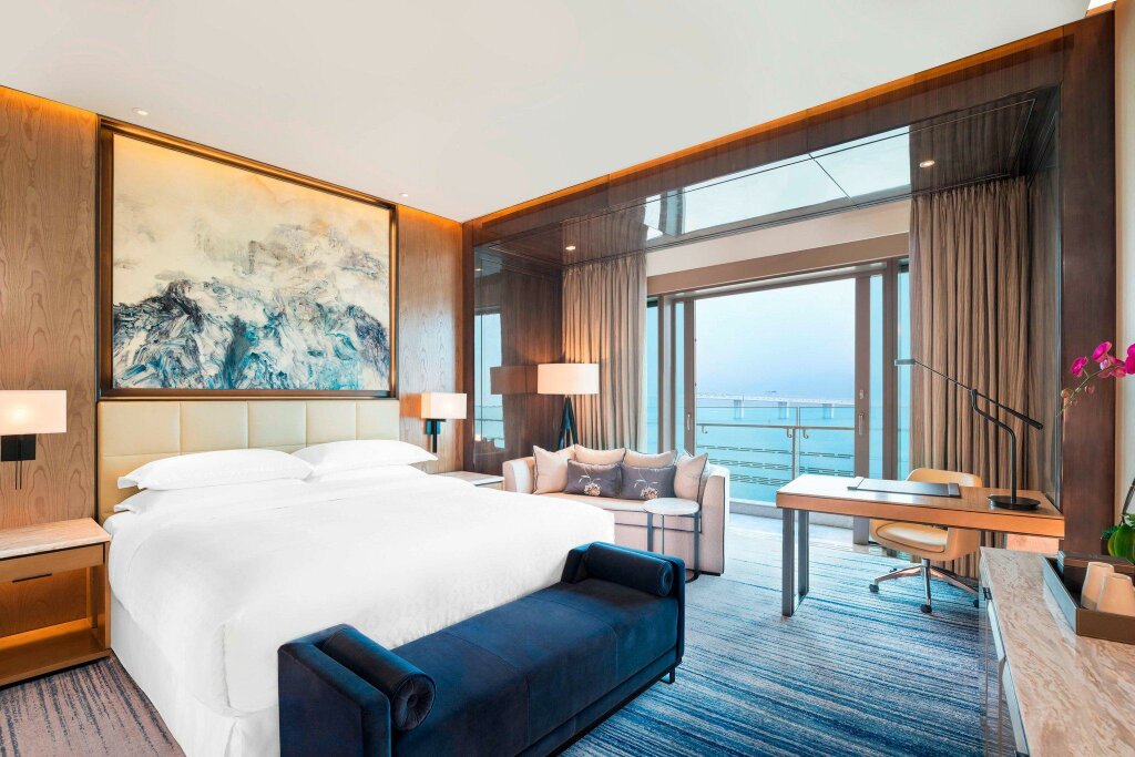 Deluxe Double room with balcony and with ocean view Sheraton Zhuhai Hotel