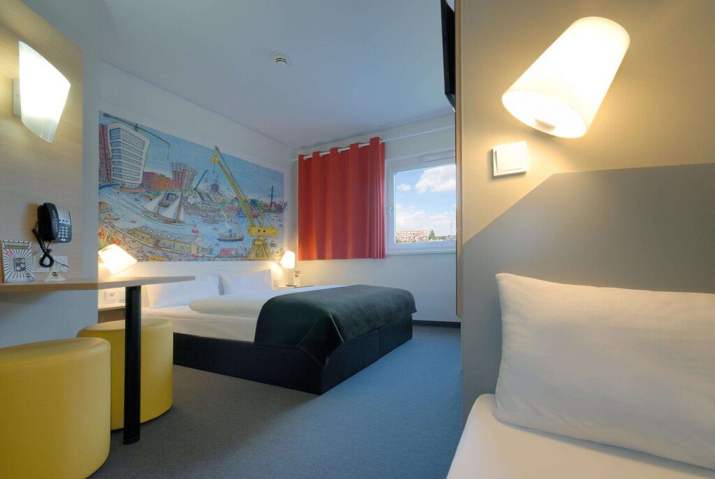 Standard Triple room B&B Hotel Hamburg-Harburg